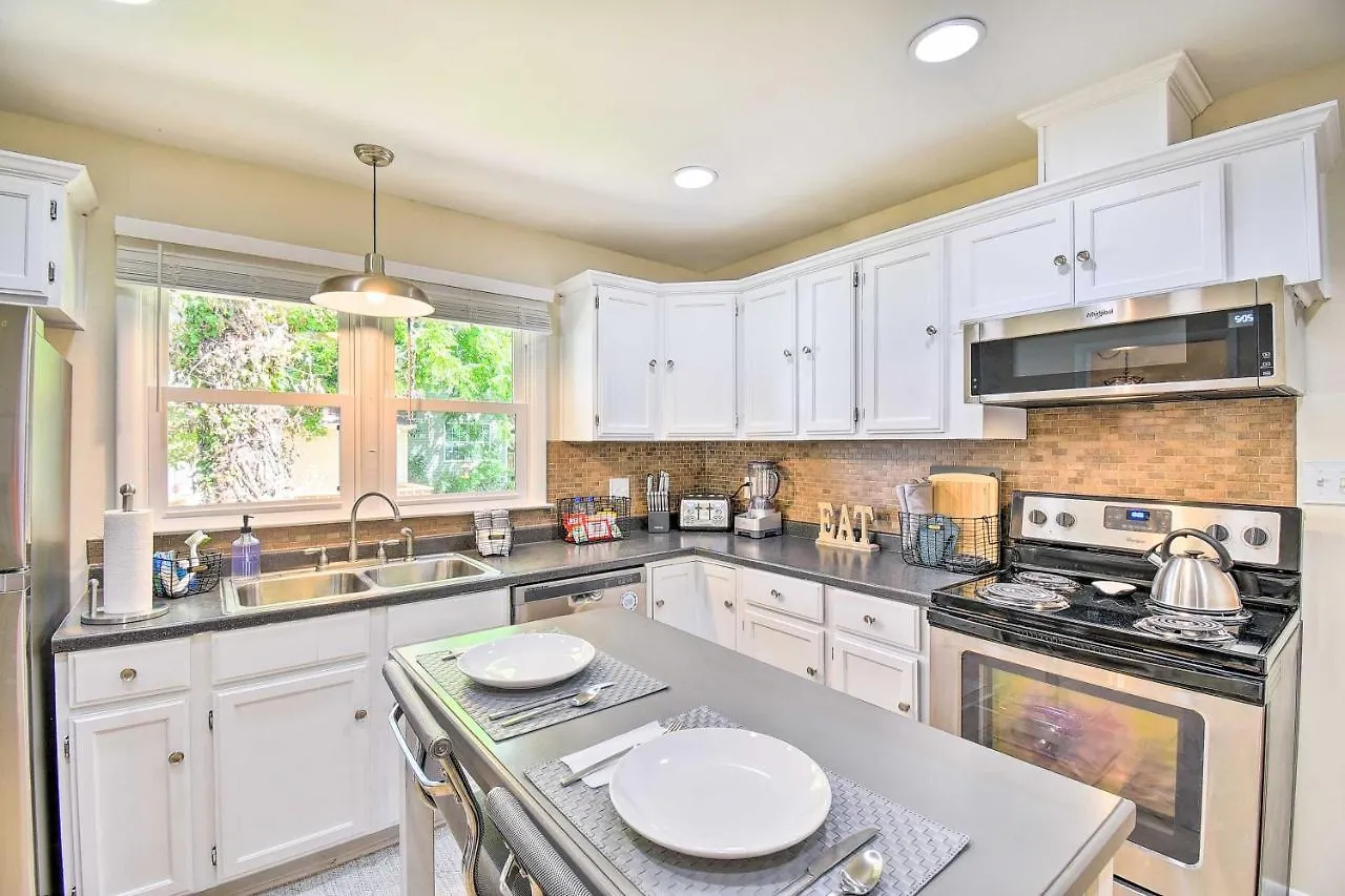 Holiday home Charming Hampton Home With Yard 2 Mi To Beach!