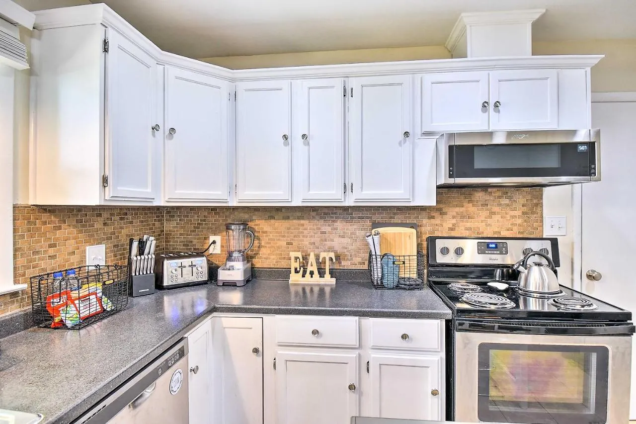 Charming Hampton Home With Yard 2 Mi To Beach! 0*,  United States
