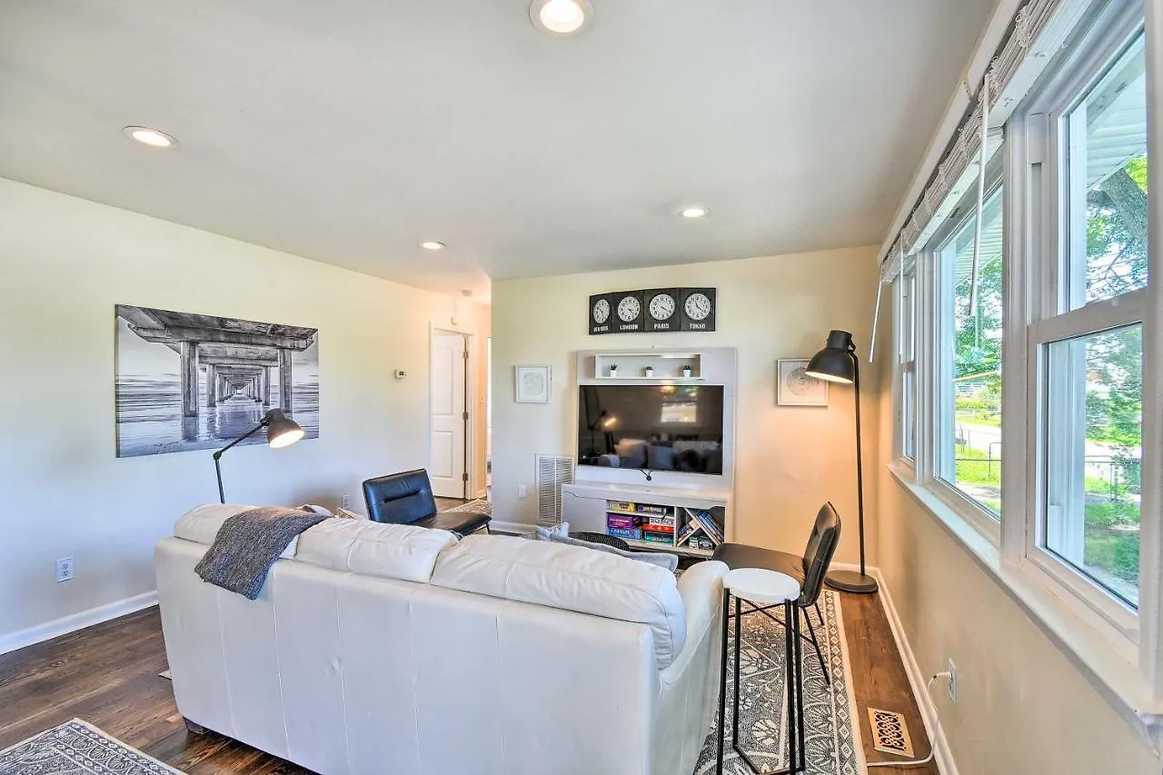 Holiday home Charming Hampton Home With Yard 2 Mi To Beach!