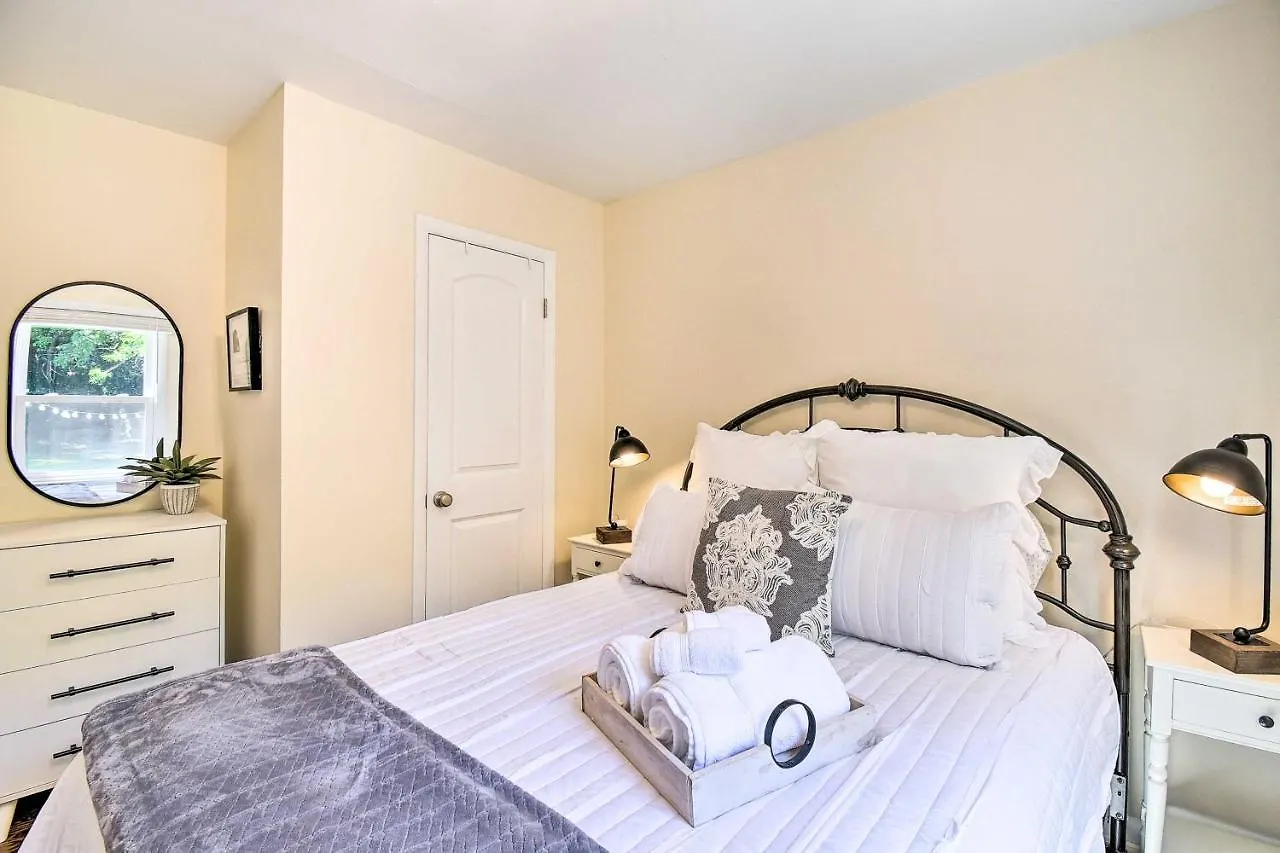 Charming Hampton Home With Yard 2 Mi To Beach!