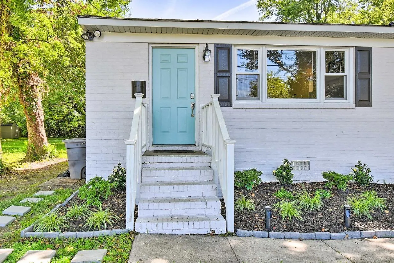 Charming Hampton Home With Yard 2 Mi To Beach! Holiday home