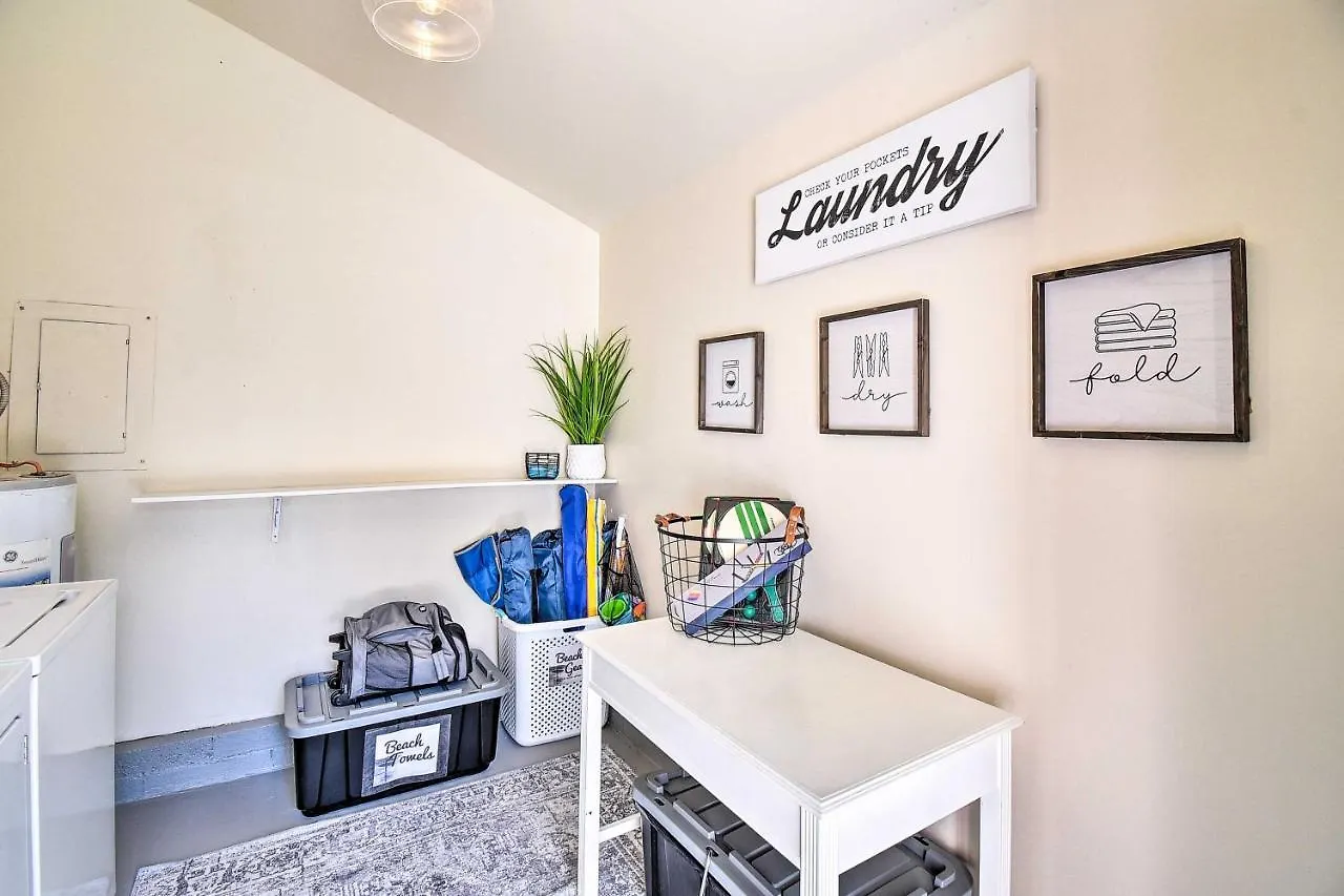 Charming Hampton Home With Yard 2 Mi To Beach!